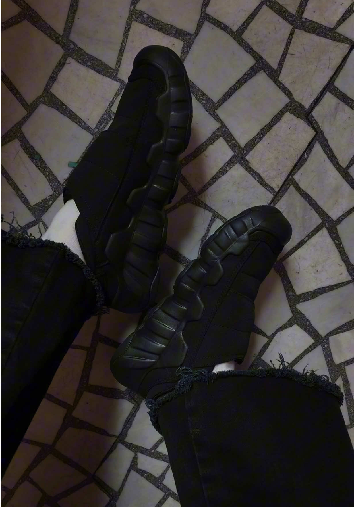 behind every new yorker is a shoe that can keep up. this gorpcore vibe pair from @KEEN Footwear has been carrying me through farmers market runs and crosstown errands all fall 🤍 #keenpartner