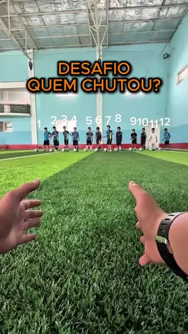 E aê.. quem chutou? 🤣🤣 . #desafio  #futebol #viral  #foryou 