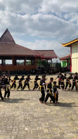 Welcome to 143/129🌹 #kerasakti #ikspikerasakti_indonesia #ikspipusatmadiun #ikspi_kerasakti1980 #madiun24jam 