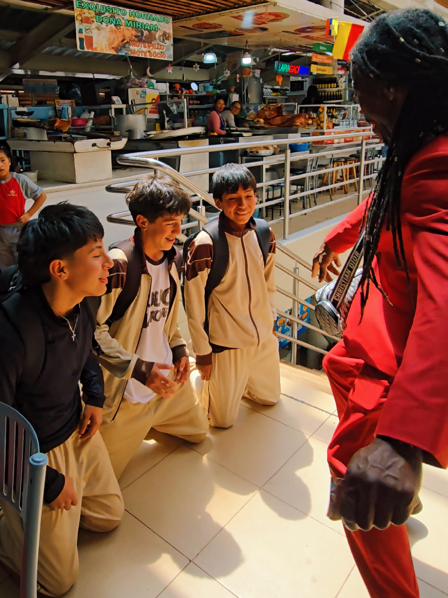 En Cuenca los Sobrinos también piden ser Bendecidos con la Boa #sfq #fyp #tiosesar #ecuador 