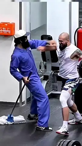 Anatoly prank #anatoly #anatolyprank #gymprank #gym #fypage 