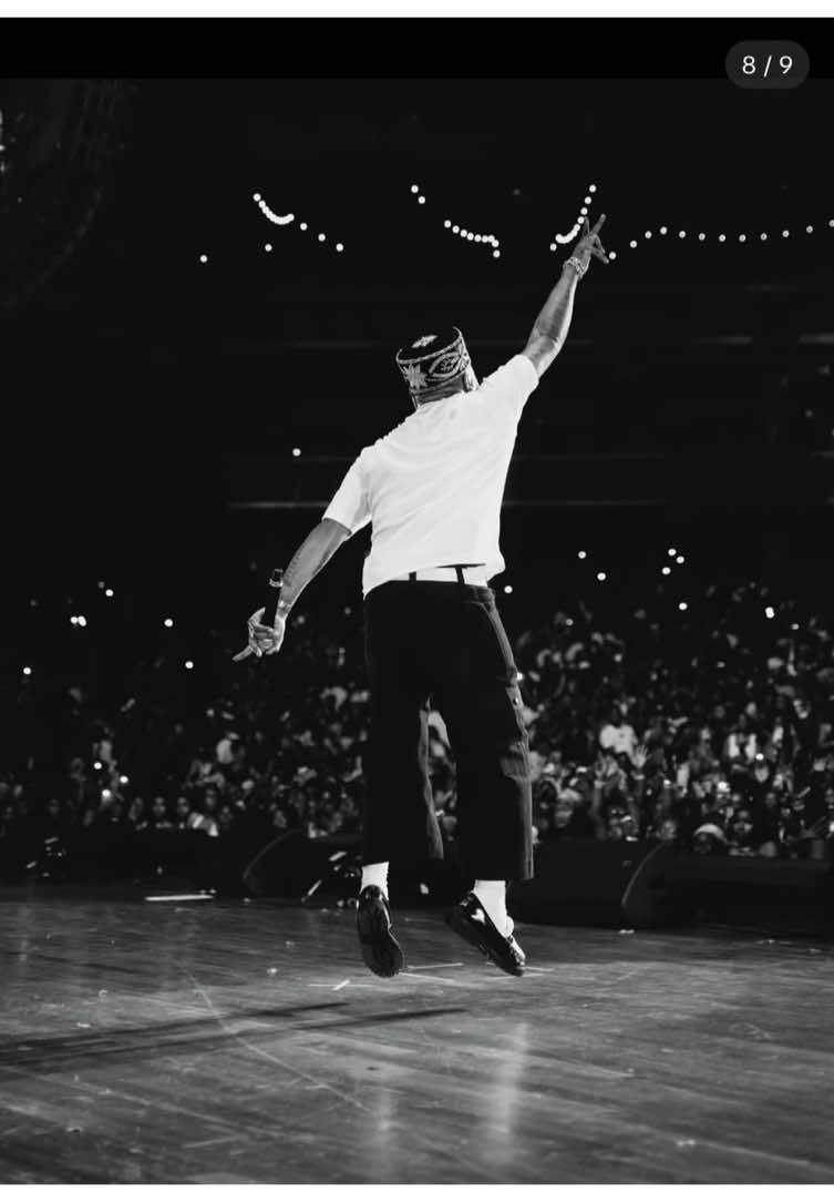 Happy birthday to you Davido 👑 🎂 🎉😍🤩🥳 @davido @Ginaki’s Family 🌸💕 #giftmakanaki999 #davido #hype #happybirthday #blowthisup 