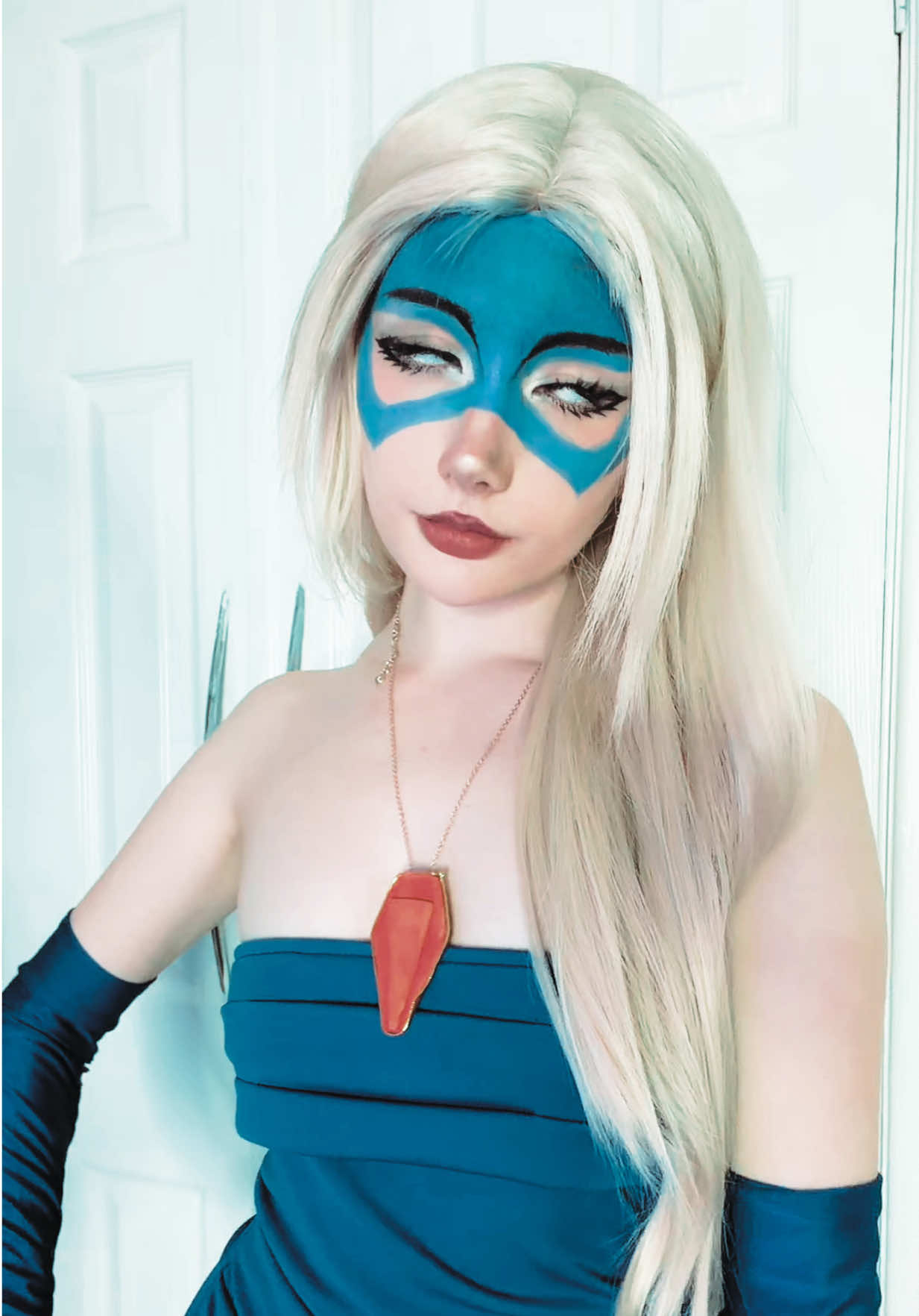 Blonde blazer! I wasn’t really happy with this cos I might redo it ^^