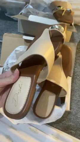 Canci guys, nyaman dipakai buruan chrckout ya jangan sampai kehabisann 😍 #sandalcomfycantikmurah #sandalcantikmurah #sandalmulescantik #sandalbagusbanget #sandalwanita                    