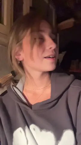 je rappelle que même spotify avait pas toutes les paroles tellement il est chaud ce couplet 😉 @Tiakola #tiakola #afrikanbadman #fyp #pourtoi #cardio 