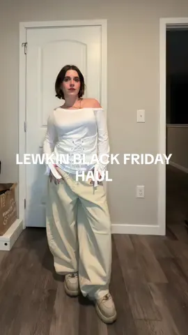 baggy jeans + off-shoulder top = perfect fall ootd 🍂🧸 make sure to snag your favorites during @Lewkin Black Friday sale! use my code CLAUDAR for 50% off 🫶🏻 #lewkin #baggyjeans #blackfridaysale #OOTD #falloutfitinspo 