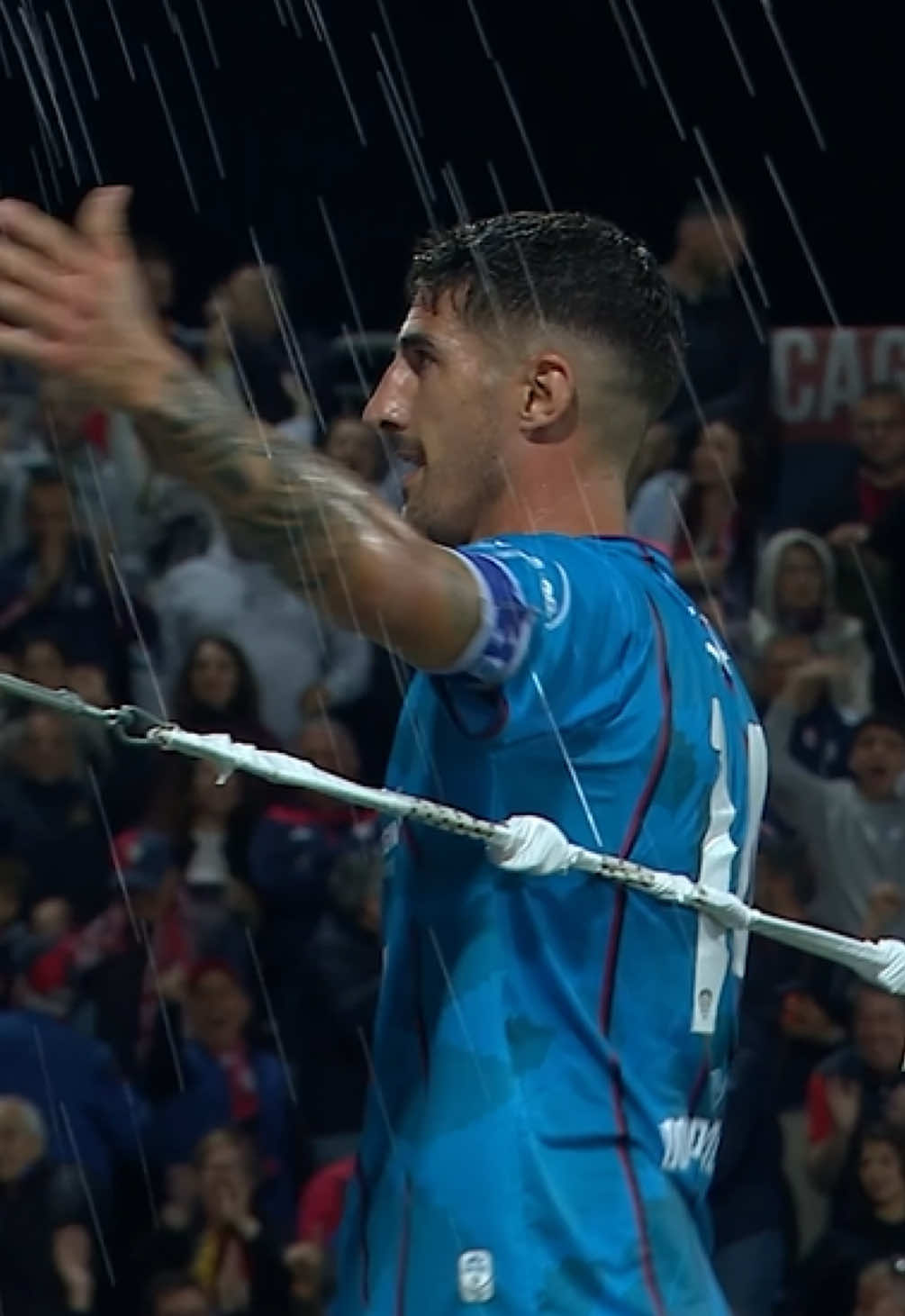 Stop what you're doing, sit back and enjoy this beautiful Cagliari attack and finish 😍 It’s no surprise this was nominated for the 2025 Puskás Award 😮‍💨 🎥 @Cagliari Calcio 