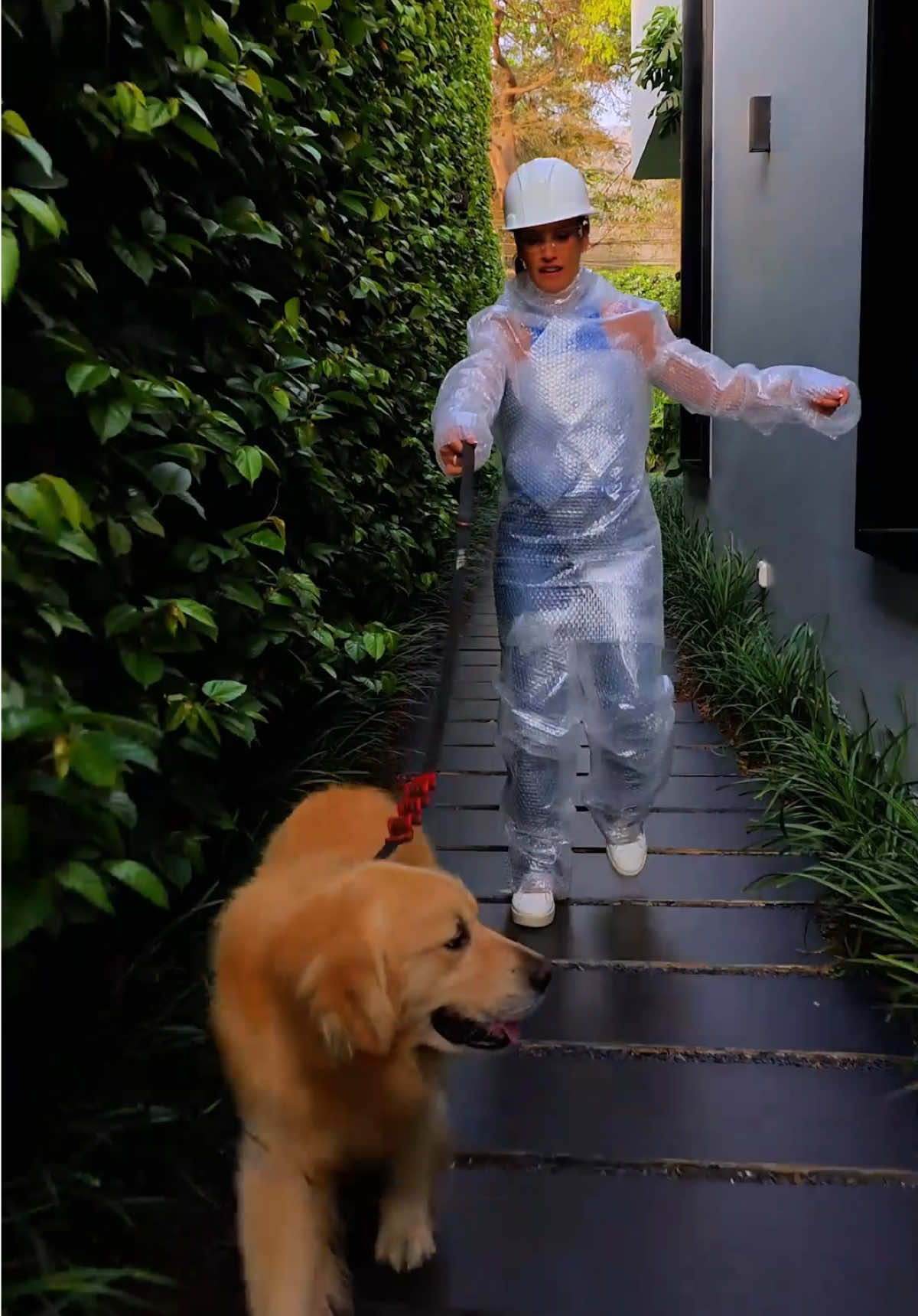 Tu flora intestinal puede estar tan protegida como yo gracias a las Inteli-esporas de Enterogermina 💪✨ Te ayuda a mantener tu equilibrio intestinal de forma práctica y confiable. #publicidad  Legal: Advertencias y precauciones: No tome Enterogermina si es alérgico a cualquiera de sus componentes. Uso oral, no inyectar, ya que podría provocar reacciones anafilácticas graves. RS BE – 00937(Enterogermina 2000 millones/5 mL Suspensión Oral). BE – 01060(Enterogermina Plus 4000 millones/5 mL Suspensión Oral). Mayor información a disposición en el Departamento Médico a infomed.socopac@sanofi.com. Para reportes de eventos adversos:  chcpvcopac@sanofi.com. Titular Opella Healthcare del Perú S.A.C. RUC 20606567759 Av. Javier Prado Este No. 444. INT.1502, URB. JARDIN, San Isidro. Teléfono (+511) 631 9100.   MAT-PE-2500215-1.0-10/25