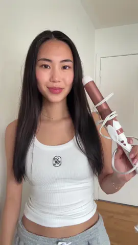 Still practicing the perfect curls 🧡 Products I used: ✨ Amika The Wizard Detangling Hair Primer ✨ Amika Superfruit Star Lightweight Hair Styling Oil @amika @sephora @sephoracanada  #amikapartner #amika #amikahairproducts #amikahairproducts #sephora