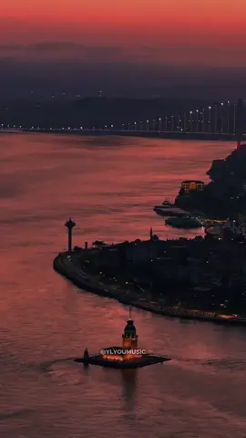 Britney jamais fica de fora … 🎵 Britney Spears - Oops!... I Did It Again #britneyspears #tradução #nostalgia #anos2000 #status 