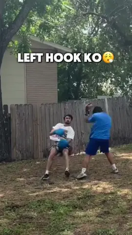 Left hook ko defense #mma #combatsport #combat #boxing #UFC