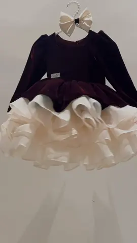 ✨ دفء الشتاء يلتقي بفخامة اللون العنّابي! في متجر فلف نختار لكِ أجمل القطع التي تُشعل أناقة الموسم #فستان_مخمل #مصممة #فساتين_فخمه #السعودية #الشتاء 