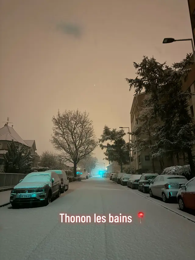 #suisse🇨🇭 #neige #suisse🇨🇭🇨🇭🇨🇭switzerland #francia🇨🇵 #thononlesbains Thono les bains sous la neige ❄️☃️🌨️⛄️🎿🏂⛷️