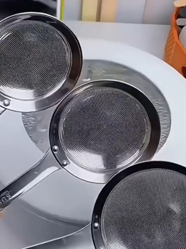 Muôi vợt vớt bọt lọc cặn inox, cán dài dày dặn, có móc treo, 3 kích thước. #muoivotbot #muoiinoxvotbot #muoivotbotthucan #votvotbot #vavotbot 