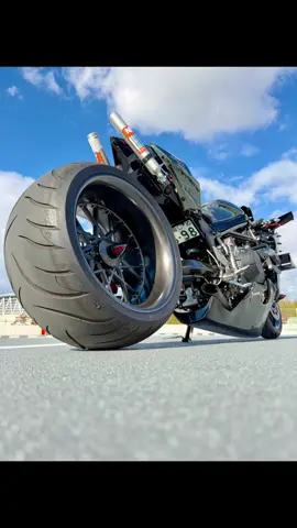 Fangs out. Low Beast. 🐉🖤⬇️🔥 #NinjaH2 #KawasakiH2 #H2Beast #AirRide #SlammedBike