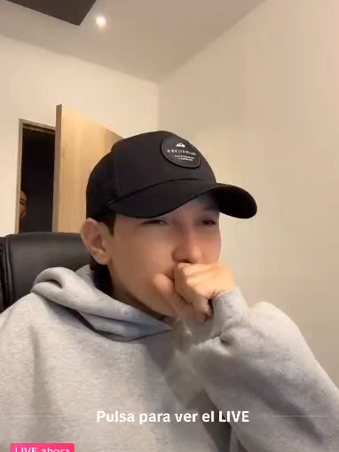 CRISVALENCIA habla sobre la Tiradera De Pirlo y Bleesd #crisvalencia #Pirlo #Blessd