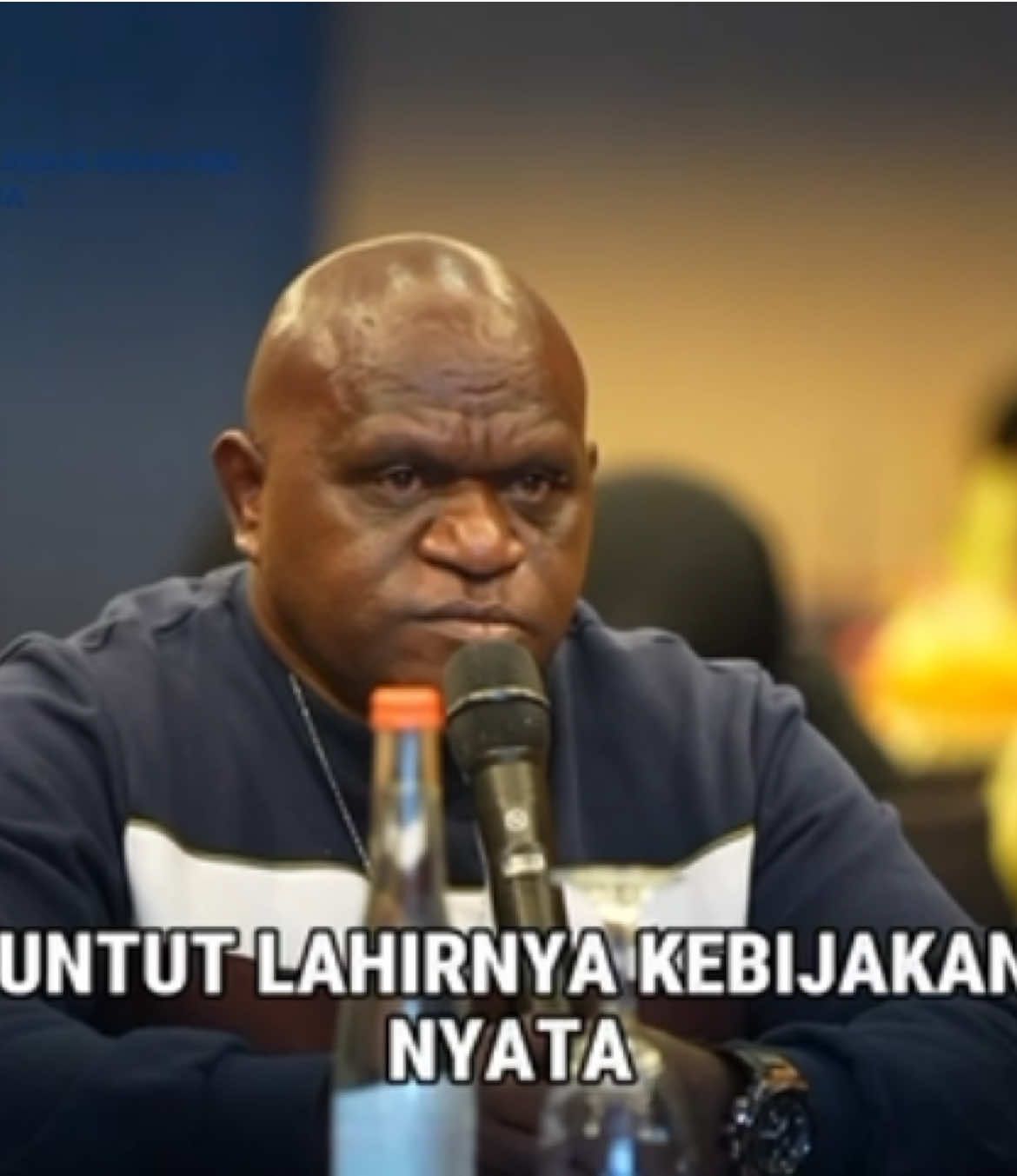 Sobat HAM, Maraknya kasus perundungan di sekolah menjadi alarm serius bagi dunia pendidikan kita. Menteri HAM Natalius Pigai mengeluarkan ultimatum tegas kepada seluruh instansi pendidikan untuk segera menghadirkan kebijakan nyata dan sistematis demi menghentikan perundungan. Kementerian HAM siap menyusun regulasi tanpa kompromi untuk memastikan setiap anak mendapat perlindungan penuh. Perundungan adalah ancaman bagi Indonesia Emas 2045 generasi yang terluka harus dipulihkan, dan yang kuat harus dijaga. Sikap ini sejalan dengan arahan Presiden Prabowo Subianto yang menegaskan pentingnya penanganan cepat dan tuntas atas setiap kasus perundungan. Mari bersama hentikan kekerasan di lingkungan pendidikan. Lindungi anak-anak kita, selamatkan masa depan bangsa. #StopPerundungan #SekolahAman #HAMUntukSemua #KemenHAMRI #LindungiAnak   KEMENTERIAN HAM HEBAT (Humanis, Empati, Beradab, Akuntabel, Toleran.) @kementerian_ham @natalius_pigai @mugiyanto.official            