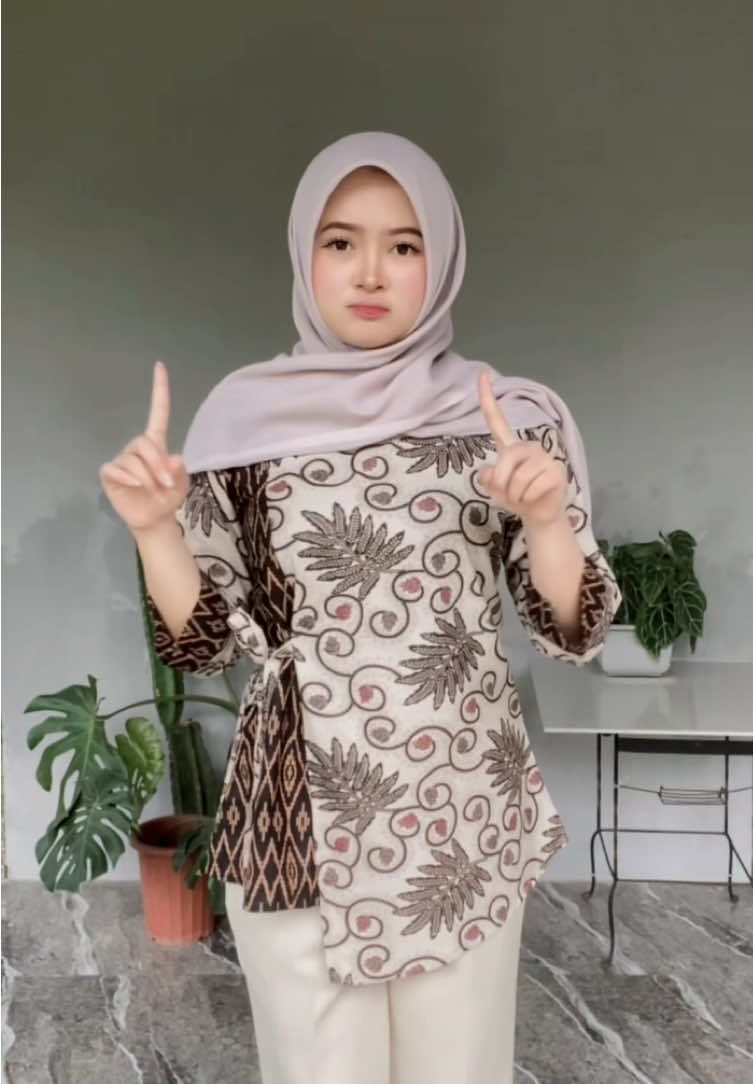 #celanawanitaterbaru #outfitkerja 