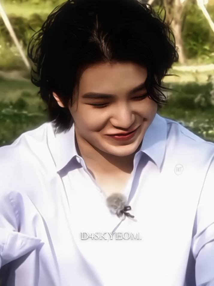 [ 11-22 ] happy birthday, our woozi. i hope you know how great you are. i hope you are doing all the things you love to do, doing best and trying your hardest. Please don't get tired of making your songs :))  i love you and we will wait until you come out.  #woozi #leejihoon #seventeen #carat #fyp  tag : @dy ☆ @Bee¹⁷꩜ .ᐟ (misses Svt)  @ley @anothanotgirlytho @davynaraā☎︎ @svtcm | 𝕜𝕒𝕥 | @siaha [ @TikTok  don't ruin quality and FYP ]