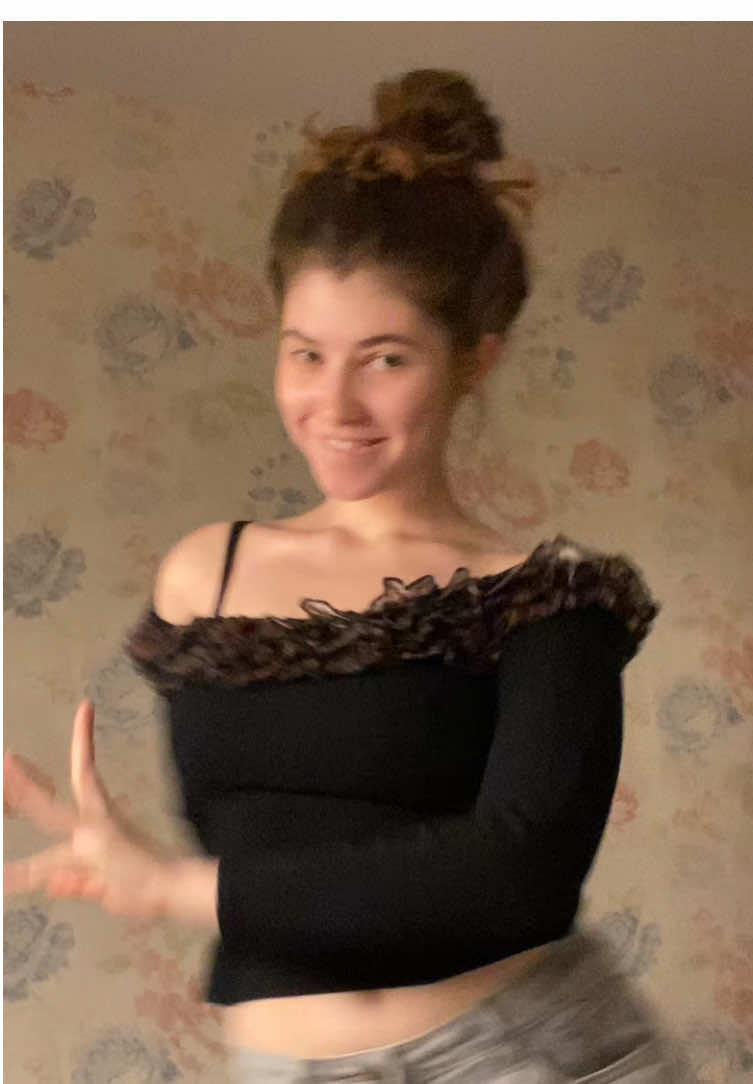 пупок наружу и понеслась 