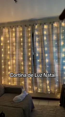 Eu amo decoração de Natal! 🎄 E essa cortina de luz deixa tudo mais lindo e mais mágico né?! #decoracaodenatal #natal #iluminacao 