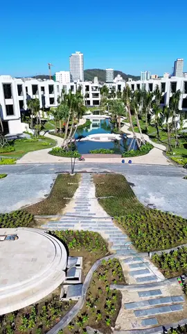 Biệt thự GB-R60 dự án Lagoon Residences Hạ Long.  📍Biệt thự thuộc khu Compound cao cấp duy nhất tại Bãi Cháy, Hạ Long. 📍 Có sổ hồng vĩnh viễn riêng từng căn, đang làm sổ hồng. 📍 Diện tích : 254m2 📍 Xây dựng 3 tầng hoàn thiện full nội thất, có bể bơi sân vườn riêng 📍 Thanh toán theo tiến độ, có ngân hàng hỗ trợ vay và ân hạn lãi gốc 24 tháng. 💼 Chương trình hợp tác cho thuê lên đến 2 tỷ trả thẳng cho chủ sở hữu. #BIMLand #HalongMarina #MarinaBayfrontDistrict #AriaBayHaLong #lagoonresidences 