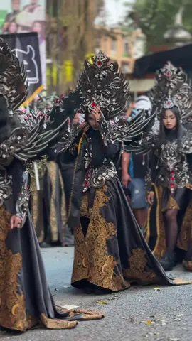 Paham aku mbk lek berat??🥹 sabar geh…All In Gondanglegi #karnavalgondanglegi2025 #pesonagondanglegi #allingondanglegi #pesertagemes 