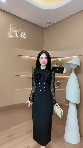 Siêu phẩm váy thiết kế bút chì xuông phù hợp đi chơi đi tiệc 🥰#homnaymacgi #vaythietkecaocap #vaydutiecsangchanh #vaycongso #vayxinhmoingay 