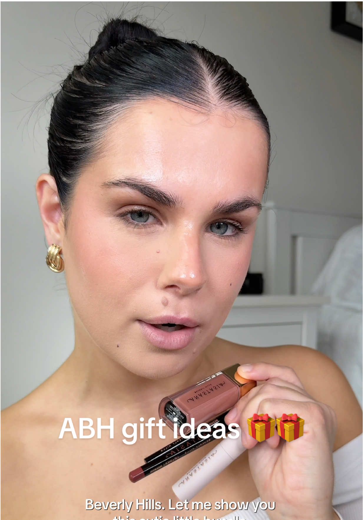 If ABH isn’t your brow + lip go-to by now… wyd 😭@abigail rose  recommends the Discovery Set — build your perfect lip + brow routine and snag the cutest pink bag 👛 Avail at AnastasiaBeverlyHills.com! #ABHBrows #AnastasiaBeerlyHills #holidayideas #holidaymakeup