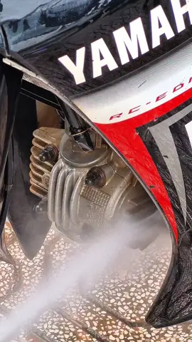 Tẩy lốc máy ố vàng do đất đỏ lâu năm #duykhaishop #taylocmay #dungdichruaxe 