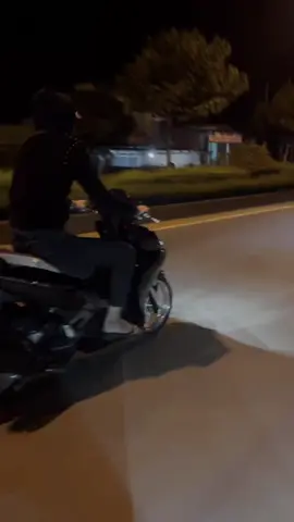 nếu quá khứ của em là 1 chiếc bánh dỡ tệ anh nguyện ăn hết tất cả đền cho em một chiếc bánh mới ngon hơn còn nếu quá khứ của em là một đống đổ nát anh sẽ xây cho em một lâu đài hạnh phúc…#tinhyeu #thuongem 