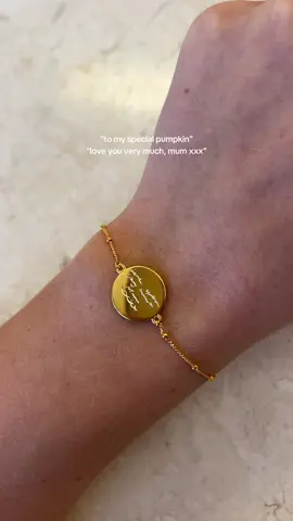 The most precious handwriting bracelet 🥺✍️ #handwriting #personalised #keepsake #mum #family 