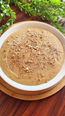 اسرع حلى بارد بخمس دقايق وبمكونات موجودة بكل بيت المقادير :- باکیت بسکت علبة قشطه صغيره كوب حليب سائل ضرف كابتشينو ملعقتين سكر ممکن اقل او اكثر او بدون حسب رغبتكم وعوافي