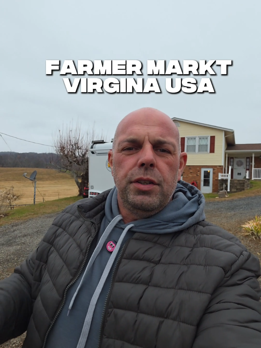 Frischer geht’s nicht – Farmermarkt mitten in den Blue Ridge Mountains 🏔️🛒 Heute haben wir in Virginia an einem kleinen Farmermarkt gehalten – nur wegen eines Schildes an der Straße. Und genau solche Stopps lieben wir! 🍯 Frischer Honig 🥩 Regionales Fleisch 🍰 Selbstgemachte Kuchen 🥕 Gemüse & Obst direkt vom Feld 🍦 Und natürlich hausgemachtes Eis Wir haben ein paar Sachen mitgenommen und feiern solche Märkte total – ehrlich, natürlicher und lokaler geht’s kaum. 🌱✨ #WohnmobilReise #motorhomeadventurebycd #Wohnmobil #VanlifeTipps #USA 