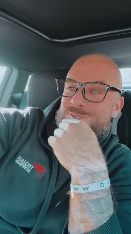 Just diggin #kentucky #notcalifornia #letsgobowling #randytravis #digging 