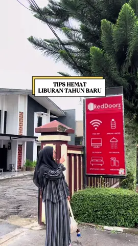 Kalau kamu lagi cari penginapan murah, strategis, dan nyaman buat Tahun Baru di Sukabumi, Wisma Rengganis ini recommended banget. Cus booking lewat RedDoorz biar makin hemat!  📍 Jln. kenari No.16-18, Selabatu, Kecamatan Cikole, Kota Sukabumi. #BukaSemuaPintu #RedDoorz #RedDoorzSukabumi #penginapansukabumi #tahunbaru2026 