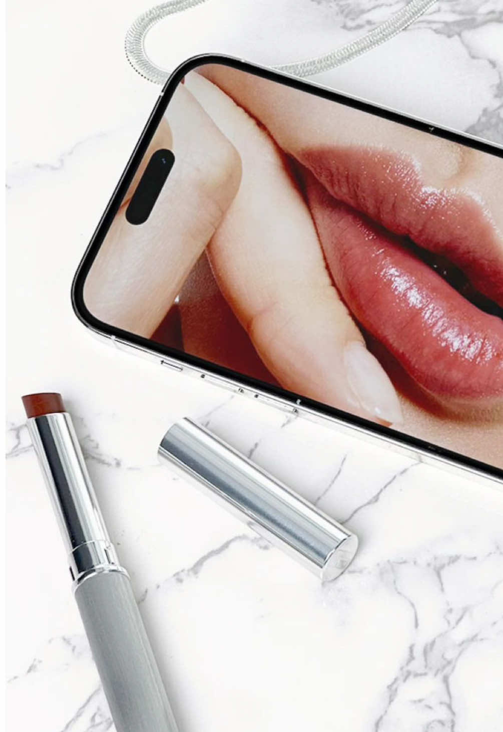 Clinique, ciencia que tu piel sí siente. Fórmulas desarrolladas por dermatólogos, limpias, eficaces y hechas para todo tipo de piel — incluso las más sensibles. Desde sus icónicos hidratantes hasta tratamientos específicos con activos potentes, cada producto está pensado para equilibrar, fortalecer y mejorar tu piel día tras día. #Clinique #skincare #pielsana #cuidadofacial 