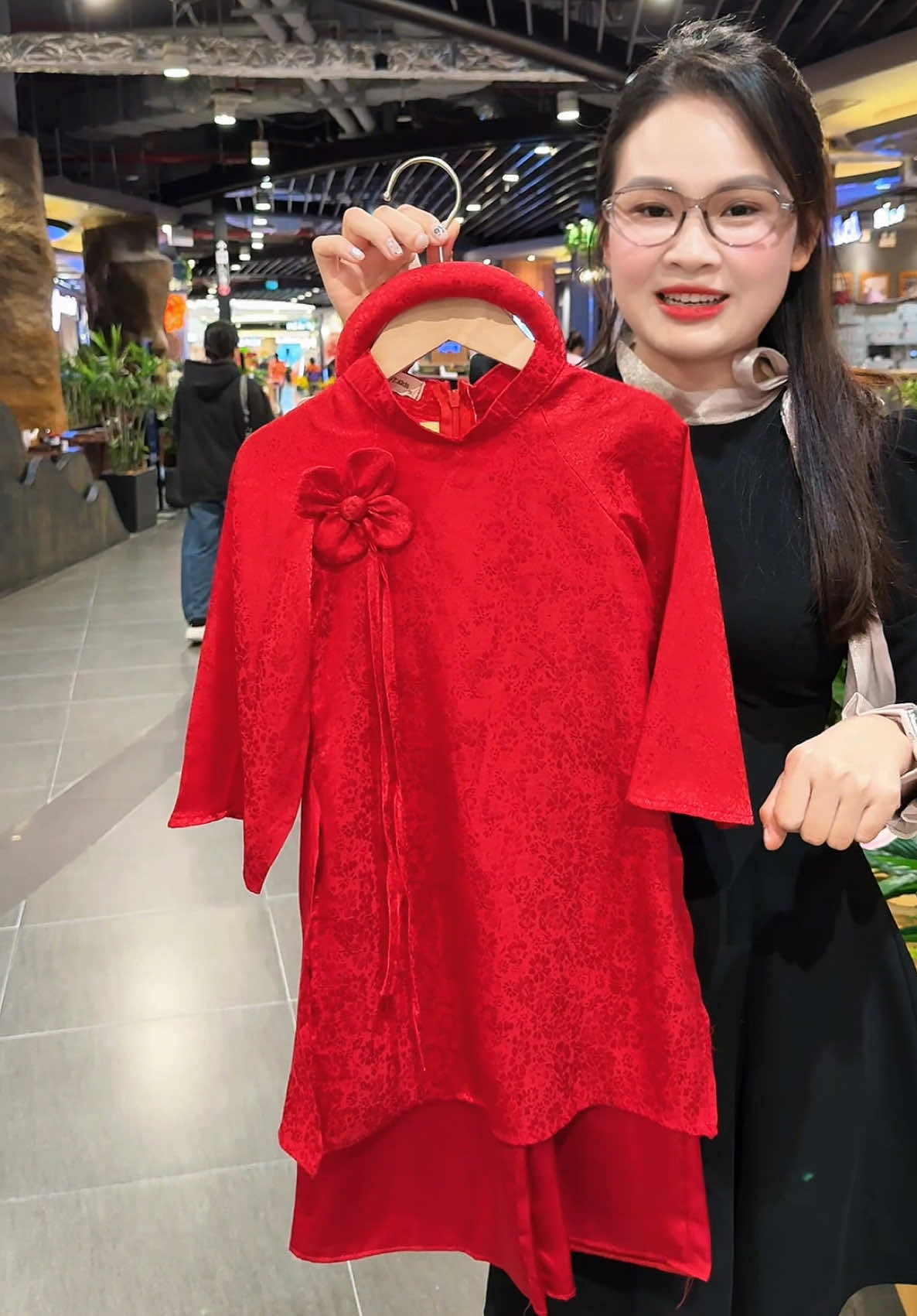 Chất đẹp mềm mướt luôn. #aodaichobe #aochobe #huyennikids 