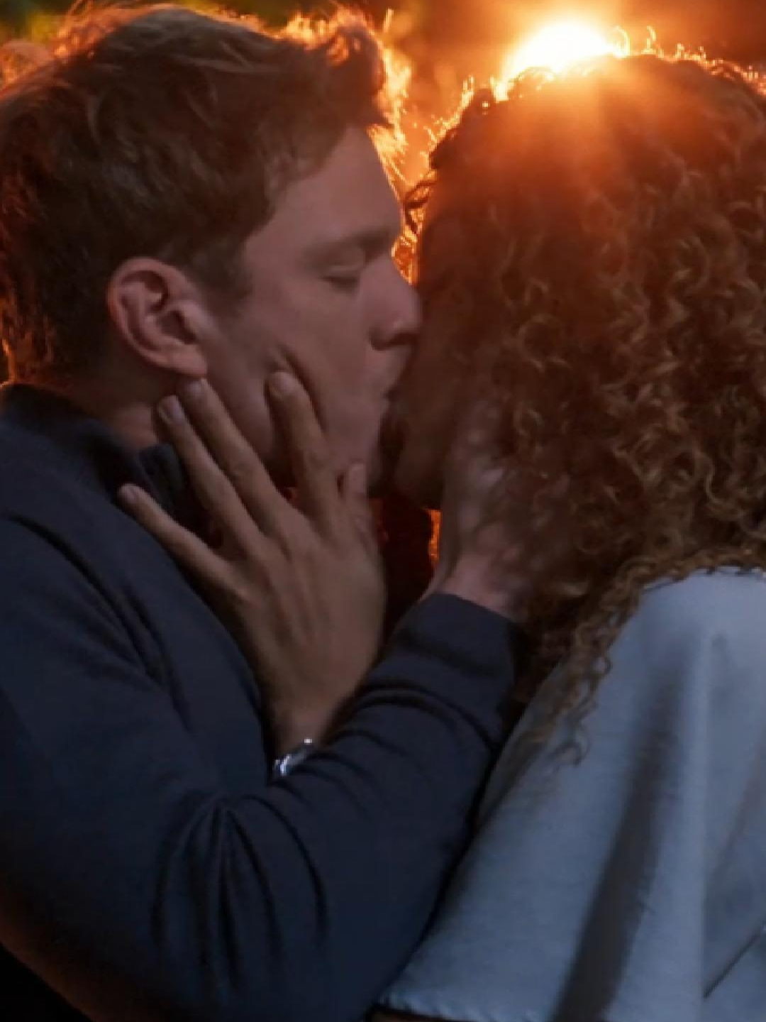 VEIO MUITO AÍ! O beijo do Léo e da Vivi FINALMENTE aconteceu! AAAAA 😭💋🔥 #TrêsGraças #Novelas #TVGlobo