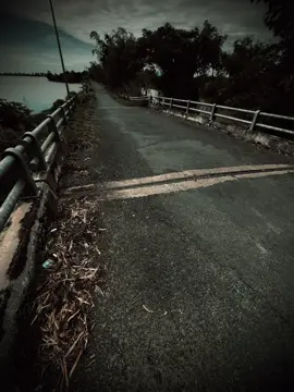 既然选择了放手，过去就让它随风而去； 纵有万般悔意，也回不到最初。 