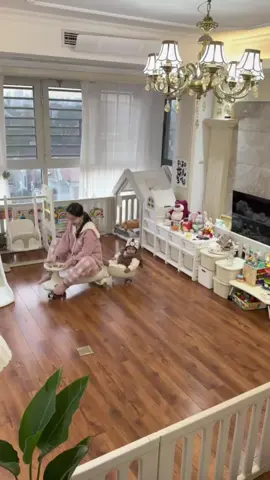 Dọn cái thảm lên rồi chơi xe thôi nàoooo #goccuabonkhongrang #via2vach #bonkhongrang 