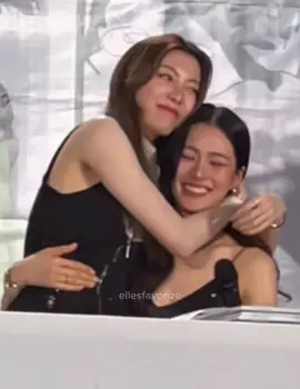 don’t tease lingling or else she will grab you by the waist and make you sit on her lap 😳 #lingorm #หลิงออม #linglingkwong #ormkornnaphat #wlw 