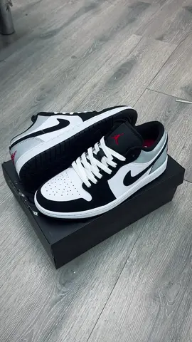 Ui xời hây... nhòi nhoi #sneakers #minhchanchat #uosneaker #jordan1low #mattesilver 