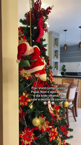 Pov: Você comprou esse boneco do Papai Noel e agora passa o dia todo olhando ele subir e descer da “cordinha” #natal2025🦌🔔☃️🌲🎅❤️🤍 #natal #decoracaodenatal🎄 #papainoel 