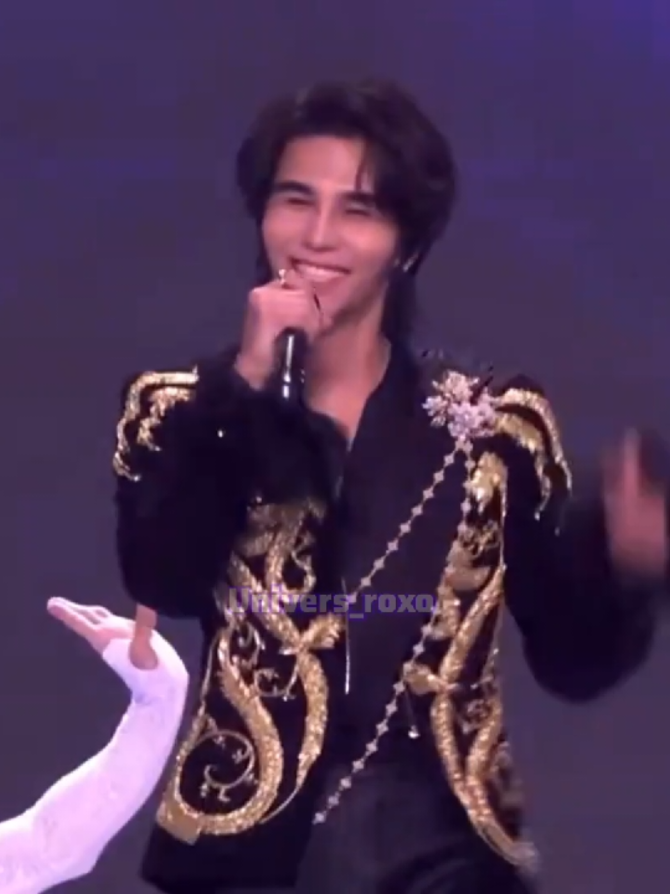 ARTISTA! Jeff Satur brilhou no palco do Miss Universe 2025  👑💜 #missuniversethailand #jeffsatur #fyp #foryou #viral 