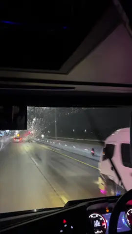 dumes+klebus=hujan saat naik bus🥶🥰  #rimbaraya #rimbarayapremium #hujan #scania #fypシ゚ 