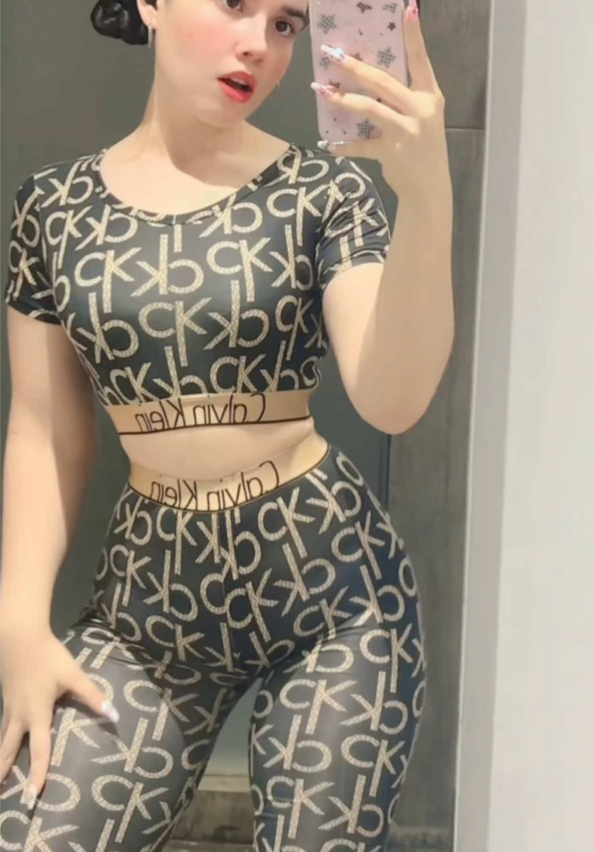 Me encanta la funda de mi cel con estrellitas💋✨ #otakugirl #tiktokshop #vamostiktokshop 