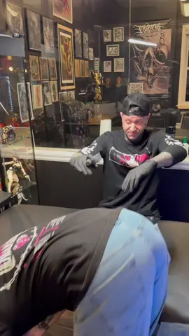 #animetattooartist #animetattoos #funnytattoo #tattooshoplife #tattootiktok @Nazgûl Tattoos @sabkiitytattoo @sabrina sins 