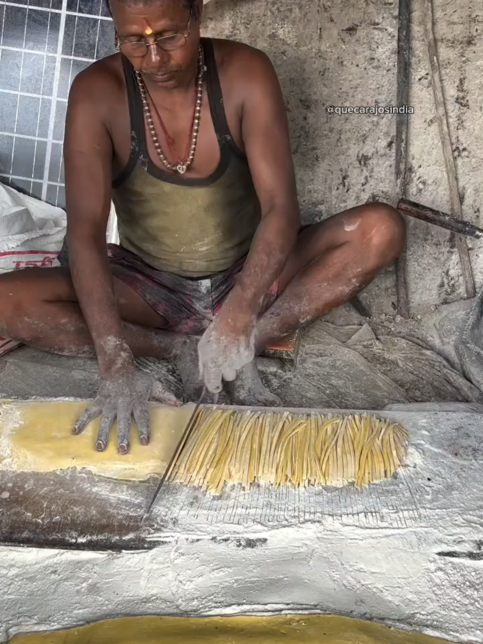 Visitamos la fábrica de snacks más finas de la india 🇮🇳  #comidadelaindia #comidaindia #indianfood #india #streetfood 