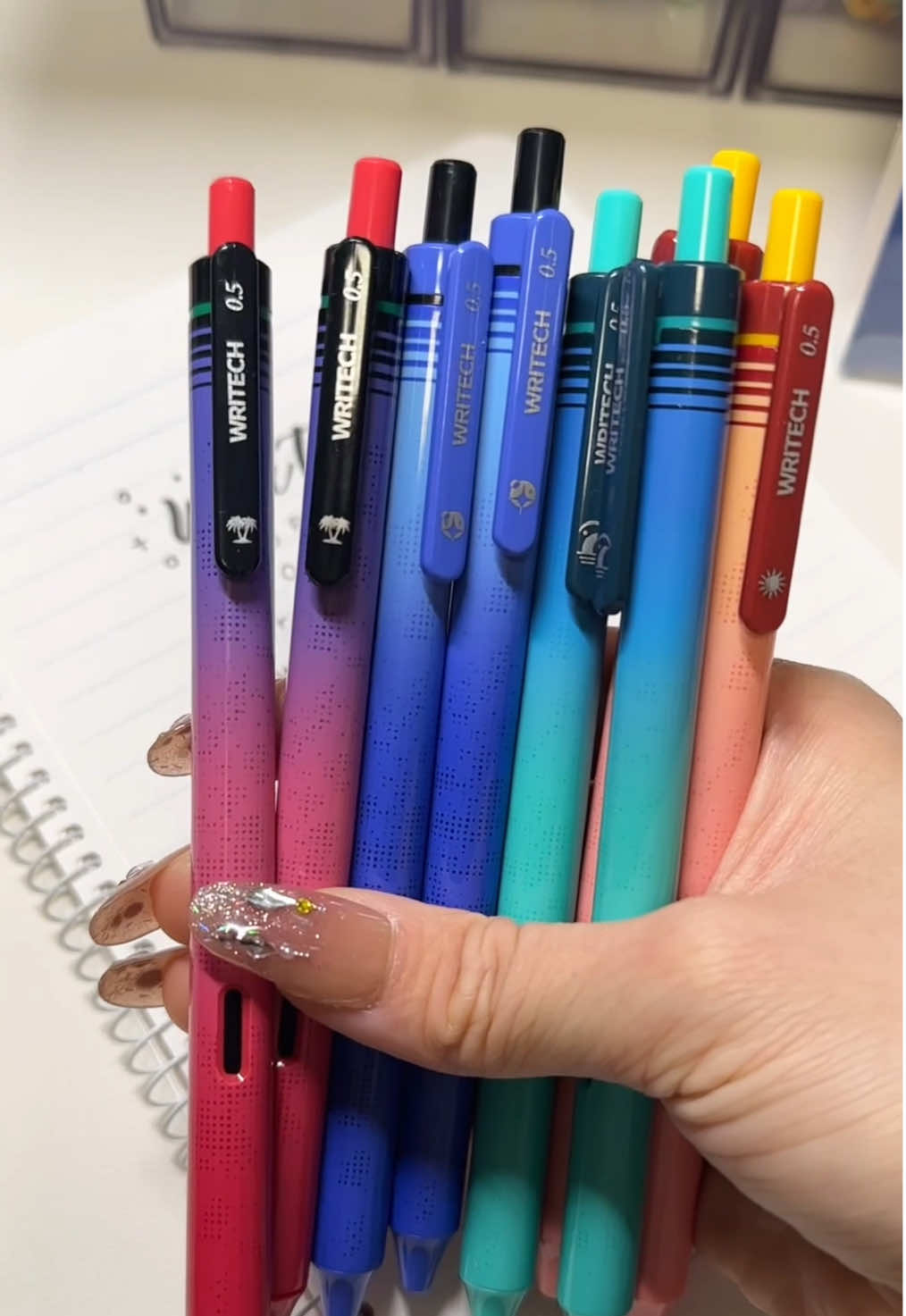 Wait… no smears? Even when I drag my whole hand across?😍😍😍#tiktokshopblackfriday #pen #pentok #gelpen #fyp 